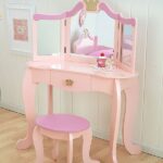 Descubre el encanto del maquillaje con nuestro tocador para niñas