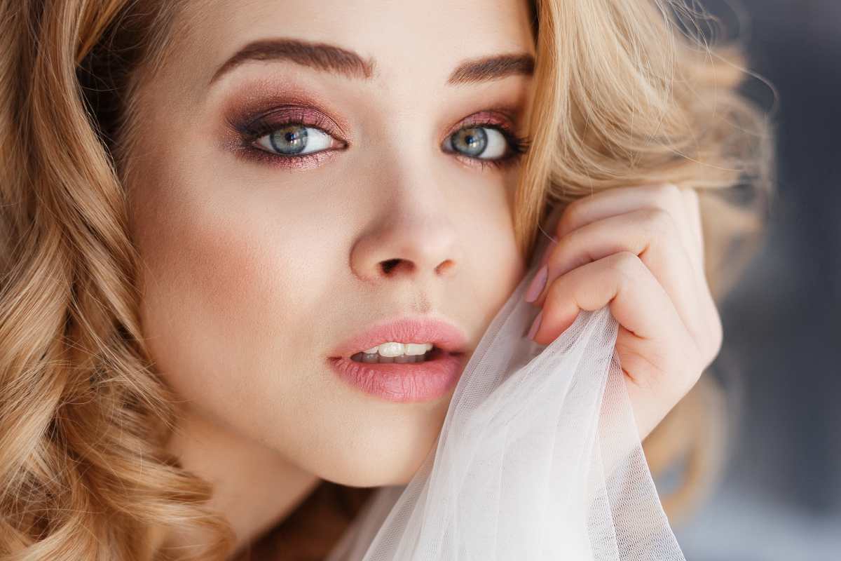 Descubre los mejores tonos marrones para un maquillaje sofisticado y natural – ¡Dale vida a tu mirada en segundos!