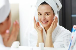 Transforma tu piel con nuestros sets de cuidado facial ordinario