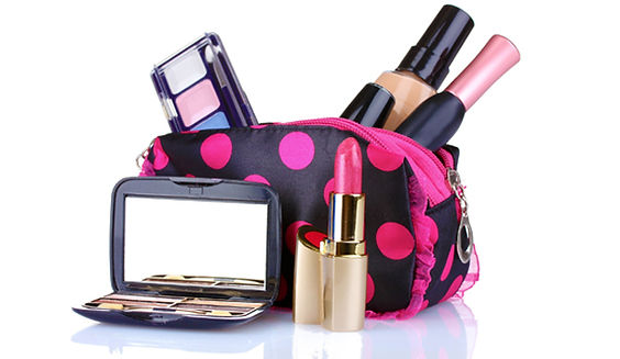 Tu kit perfecto de maquillaje y cuidado de la piel en una sola bolsa