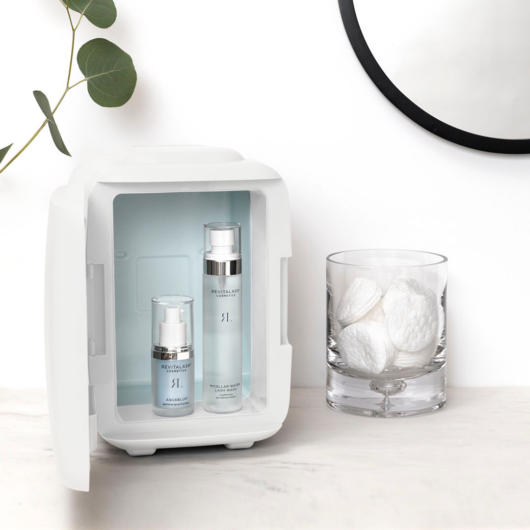 Tu piel fresca y radiante con la skincare fridge verde