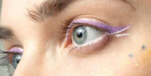 Encuentra el maquillaje perfecto para resaltar tu vestido lila