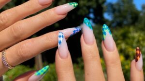 Consigue uñas espectaculares con nuestro maquillaje de calidad.