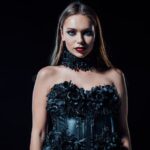 Descubre cómo lucir aterradora con el mejor disfraz de vampiresa y maquillaje