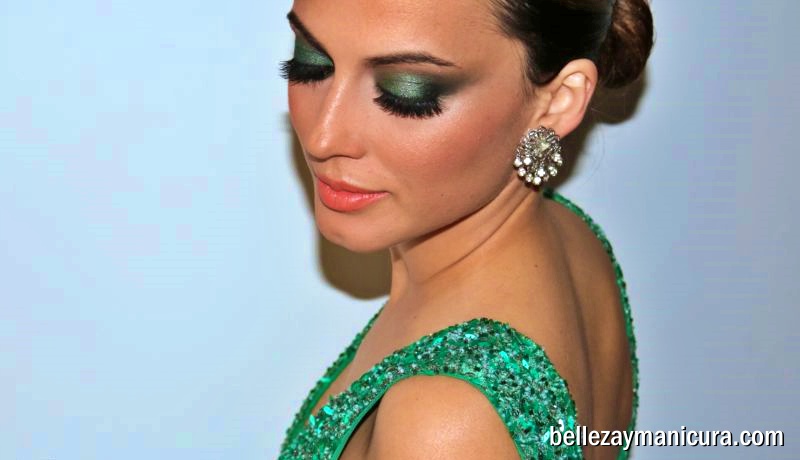 Descubre el maquillaje perfecto para resaltar tu Belleza con un vestido verde