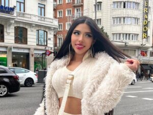 Descubre los increíbles precios del maquillaje de Yeri MUA